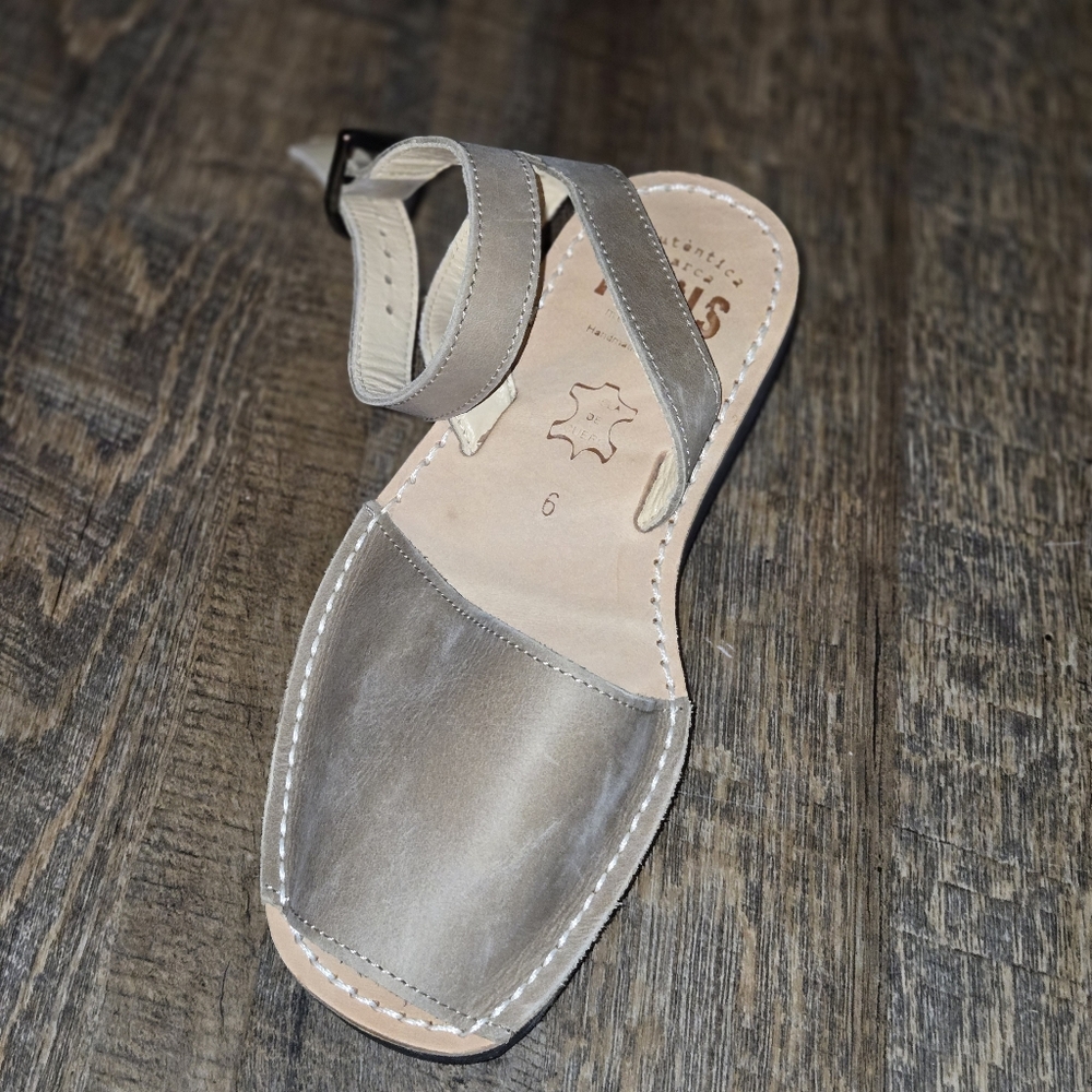 PONS Avarca . Classic Style Strap Tan Suede NWOT
